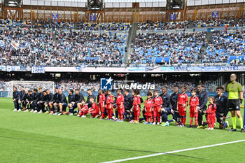 2024-03-30 - Napoli players at the start of the match against racism during Serie A Match between SSC Napoli vs Atalanta BC at Diego Armando Maradona Stadium - SSC NAPOLI VS ATALANTA BC - ITALIAN SERIE A - SOCCER
