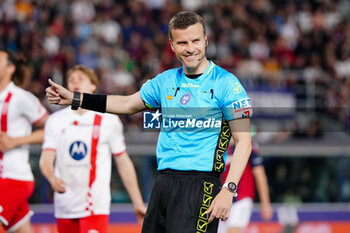 2024-04-13 - Federico La Penna (Referee) smiles and with the thumb up - BOLOGNA FC VS AC MONZA - ITALIAN SERIE A - SOCCER