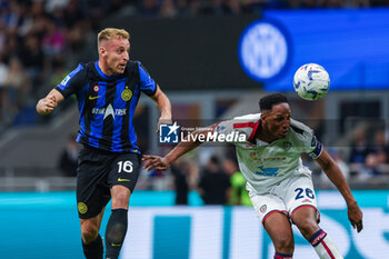 2024-04-14 - Davide Frattesi of FC Internazionale seen in action during Serie A 2023/24 football match between FC Internazionale and Cagliari Calcio at Giuseppe Meazza Stadium, Milan, Italy on April 14, 2024 - INTER - FC INTERNAZIONALE VS CAGLIARI CALCIO - ITALIAN SERIE A - SOCCER