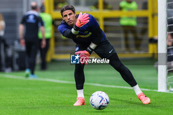 2024-04-14 - Yann Sommer of FC Internazionale warms up during Serie A 2023/24 football match between FC Internazionale and Cagliari Calcio at Giuseppe Meazza Stadium, Milan, Italy on April 14, 2024 - INTER - FC INTERNAZIONALE VS CAGLIARI CALCIO - ITALIAN SERIE A - SOCCER