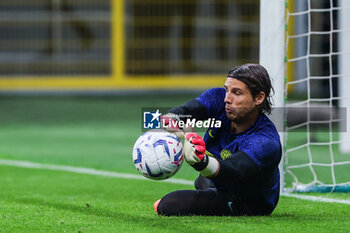 2024-04-14 - Yann Sommer of FC Internazionale warms up during Serie A 2023/24 football match between FC Internazionale and Cagliari Calcio at Giuseppe Meazza Stadium, Milan, Italy on April 14, 2024 - INTER - FC INTERNAZIONALE VS CAGLIARI CALCIO - ITALIAN SERIE A - SOCCER
