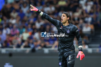 2024-04-14 - Yann Sommer of FC Internazionale gestures during Serie A 2023/24 football match between FC Internazionale and Cagliari Calcio at Giuseppe Meazza Stadium, Milan, Italy on April 14, 2024 - INTER - FC INTERNAZIONALE VS CAGLIARI CALCIO - ITALIAN SERIE A - SOCCER