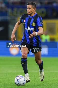 2024-04-14 - Alexis Sanchez of FC Internazionale seen in action during Serie A 2023/24 football match between FC Internazionale and Cagliari Calcio at Giuseppe Meazza Stadium, Milan, Italy on April 14, 2024 - INTER - FC INTERNAZIONALE VS CAGLIARI CALCIO - ITALIAN SERIE A - SOCCER