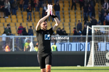 2024-04-13 - Wladimiro Falcone of US Lecce applauds fans - US LECCE VS EMPOLI FC - ITALIAN SERIE A - SOCCER