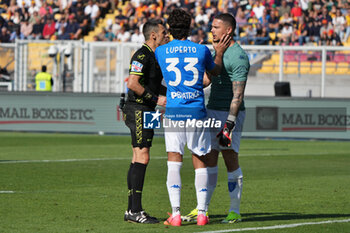 2024-04-13 - Sebastiano Luperto of Empoli FC and Elia Caprile of Empoli FC protests with the referee Maurizio Mariani of Aprilia - US LECCE VS EMPOLI FC - ITALIAN SERIE A - SOCCER
