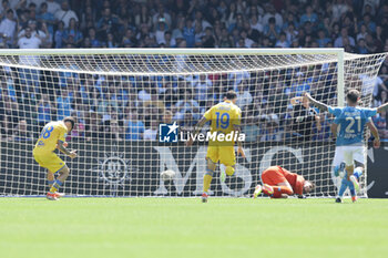 2024-04-14 - Frosinone's Argentinian forward Matias Soule misses the penalty kick parried by SSC Napoli's Italian goalkeeper Alex Meret during the Serie A football match between SSC Napoli and Frosinone at the Diego Armando Maradona Stadium in Naples, southern Italy, on April 14, 2024. - SSC NAPOLI VS FROSINONE CALCIO - ITALIAN SERIE A - SOCCER