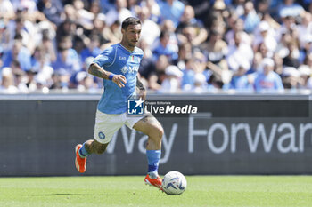 2024-04-14 - SSC Napoli's Italian forward Matteo Politano controls the ball during the Serie A football match between SSC Napoli and Frosinone at the Diego Armando Maradona Stadium in Naples, southern Italy, on April 14, 2024. - SSC NAPOLI VS FROSINONE CALCIO - ITALIAN SERIE A - SOCCER