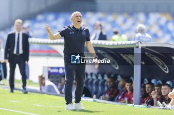 2024-04-14 - SSC Napoli's Italian coach Francesco Calzona gesticulate during the Serie A football match between SSC Napoli and Frosinone at the Diego Armando Maradona Stadium in Naples, southern Italy, on April 14, 2024. - SSC NAPOLI VS FROSINONE CALCIO - ITALIAN SERIE A - SOCCER
