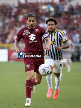 2024-04-13 - Ricardo Rodriguez (Torino FC) and Weston McKennie (Juventus FC) - TORINO FC VS JUVENTUS FC - ITALIAN SERIE A - SOCCER
