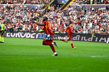 2024-04-14 - Roma’s Romelu Lukaku celebrates after scoring a goal 1-1 - UDINESE CALCIO VS AS ROMA - ITALIAN SERIE A - SOCCER