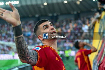 2024-04-14 - Roma’s Gianluca Mancini portrait greets the fans at the end of the match - UDINESE CALCIO VS AS ROMA - ITALIAN SERIE A - SOCCER