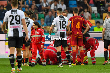 2024-04-14 - Roma's Evan Ndicka is rescued after falling ill - UDINESE CALCIO VS AS ROMA - ITALIAN SERIE A - SOCCER