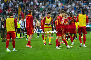 2024-04-14 - AS Roma greets the fans at the end of the match - UDINESE CALCIO VS AS ROMA - ITALIAN SERIE A - SOCCER