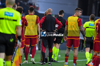 2024-04-14 - AS Roma players worried about Roma's Evan Ndicka - UDINESE CALCIO VS AS ROMA - ITALIAN SERIE A - SOCCER