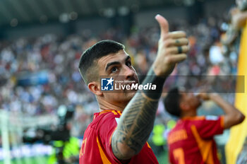 2024-04-14 - Roma’s Gianluca Mancini portrait greets the fans at the end of the match - UDINESE CALCIO VS AS ROMA - ITALIAN SERIE A - SOCCER