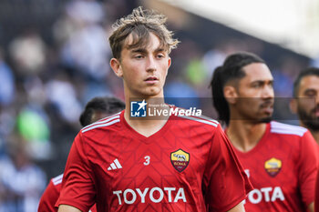 2024-04-14 - Roma’s Dean Huijsen portrait during warm up - UDINESE CALCIO VS AS ROMA - ITALIAN SERIE A - SOCCER