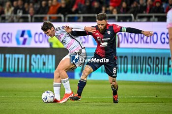 2024-04-19 - Andrea Cambiaso of Juventus FC, Nahitan Nandez of Cagliari Calcio - CAGLIARI CALCIO VS JUVENTUS FC - ITALIAN SERIE A - SOCCER