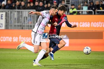 2024-04-19 - Federico Gatti of Juventus FC, Eldor Shomurodov of Cagliari Calcio - CAGLIARI CALCIO VS JUVENTUS FC - ITALIAN SERIE A - SOCCER