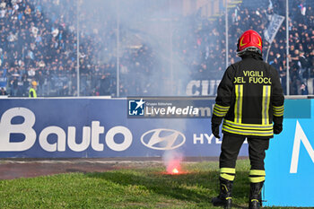 2024-04-20 - A fireman picks up fireworks - EMPOLI FC VS SSC NAPOLI - ITALIAN SERIE A - SOCCER