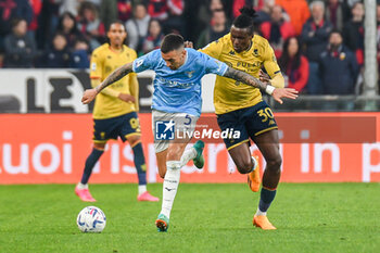 2024-04-19 - Ankeye of Genoa contrast Matias Vecino of Lazio in action during Italian Serie A TIM match between Genoa CFC and SS Lazio at Stadio Giuseppe Ferraris, Genova - GENOA CFC VS SS LAZIO - ITALIAN SERIE A - SOCCER