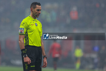 2024-04-22 - Referee Andrea Colombo seen during Serie A 2023/24 football match between AC Milan and FC Internazionale at San Siro Stadium, Milan, Italy on April 22, 2024 - AC MILAN VS INTER - FC INTERNAZIONALE - ITALIAN SERIE A - SOCCER