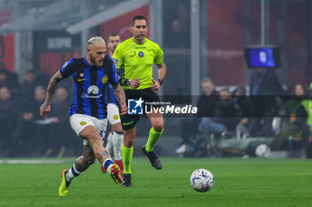 2024-04-22 - Federico Dimarco of FC Internazionale seen in action during Serie A 2023/24 football match between AC Milan and FC Internazionale at San Siro Stadium, Milan, Italy on April 22, 2024 - AC MILAN VS INTER - FC INTERNAZIONALE - ITALIAN SERIE A - SOCCER