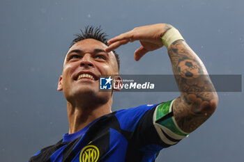 2024-04-22 - Lautaro Martinez of FC Internazionale celebratse the victory of the Serie A 2023/24 title during Serie A 2023/24 football match between AC Milan and FC Internazionale at San Siro Stadium, Milan, Italy on April 22, 2024 - AC MILAN VS INTER - FC INTERNAZIONALE - ITALIAN SERIE A - SOCCER