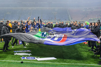 2024-04-22 - FC Internazionale players and staff celebrate the club's 20th Scudetto during Serie A 2023/24 football match between AC Milan and FC Internazionale at San Siro Stadium, Milan, Italy on April 22, 2024 - AC MILAN VS INTER - FC INTERNAZIONALE - ITALIAN SERIE A - SOCCER