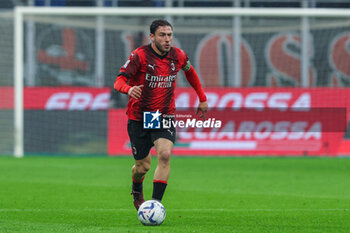 2024-04-22 - Davide Calabria of AC Milan seen in action during Serie A 2023/24 football match between AC Milan and FC Internazionale at San Siro Stadium, Milan, Italy on April 22, 2024 - AC MILAN VS INTER - FC INTERNAZIONALE - ITALIAN SERIE A - SOCCER