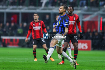 2024-04-22 - Francesco Acerbi of FC Internazionale seen in action during Serie A 2023/24 football match between AC Milan and FC Internazionale at San Siro Stadium, Milan, Italy on April 22, 2024 - AC MILAN VS INTER - FC INTERNAZIONALE - ITALIAN SERIE A - SOCCER