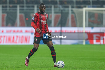 2024-04-22 - Fikayo Tomori of AC Milan seen in action during Serie A 2023/24 football match between AC Milan and FC Internazionale at San Siro Stadium, Milan, Italy on April 22, 2024 - AC MILAN VS INTER - FC INTERNAZIONALE - ITALIAN SERIE A - SOCCER