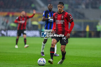 2024-04-22 - Tijjani Reijnders of AC Milan seen in action during Serie A 2023/24 football match between AC Milan and FC Internazionale at San Siro Stadium, Milan, Italy on April 22, 2024 - AC MILAN VS INTER - FC INTERNAZIONALE - ITALIAN SERIE A - SOCCER