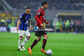 2024-04-22 - Christian Pulisic of AC Milan seen in action during Serie A 2023/24 football match between AC Milan and FC Internazionale at San Siro Stadium, Milan, Italy on April 22, 2024 - AC MILAN VS INTER - FC INTERNAZIONALE - ITALIAN SERIE A - SOCCER