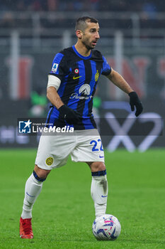 2024-04-22 - Henrikh Mkhitaryan of FC Internazionale seen in action during Serie A 2023/24 football match between AC Milan and FC Internazionale at San Siro Stadium, Milan, Italy on April 22, 2024 - AC MILAN VS INTER - FC INTERNAZIONALE - ITALIAN SERIE A - SOCCER