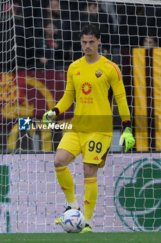 2024-04-22 - Roma’s goalkeeper Mile Svilar  during the Italian Football Championship League A 2023/2024 match between AS Roma vs Bologna FC at the Olimpic Stadium in Rome on 22 April 2024. - AS ROMA VS BOLOGNA FC - ITALIAN SERIE A - SOCCER