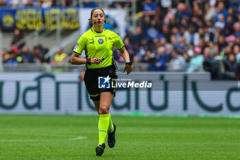 2024-04-28 - Referee Maria Sole Ferrieri Caputi seen in action during Serie A 2023/24 football match between FC Internazionale and Torino FC at Giuseppe Meazza Stadium, Milan, Italy on April 28, 2024 - INTER - FC INTERNAZIONALE VS TORINO FC - ITALIAN SERIE A - SOCCER