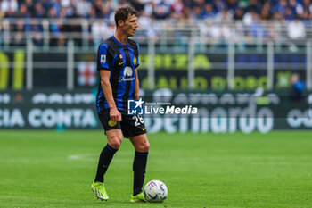 2024-04-28 - Benjamin Pavard of FC Internazionale seen in action during Serie A 2023/24 football match between FC Internazionale and Torino FC at Giuseppe Meazza Stadium, Milan, Italy on April 28, 2024 - INTER - FC INTERNAZIONALE VS TORINO FC - ITALIAN SERIE A - SOCCER