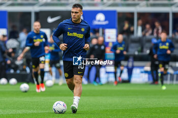 2024-04-28 - Lautaro Martinez of FC Internazionale warms up during Serie A 2023/24 football match between FC Internazionale and Torino FC at Giuseppe Meazza Stadium, Milan, Italy on April 28, 2024 - INTER - FC INTERNAZIONALE VS TORINO FC - ITALIAN SERIE A - SOCCER