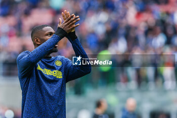 2024-04-28 - Marcus Thuram of FC Internazionale greets the fans during Serie A 2023/24 football match between FC Internazionale and Torino FC at Giuseppe Meazza Stadium, Milan, Italy on April 28, 2024 - INTER - FC INTERNAZIONALE VS TORINO FC - ITALIAN SERIE A - SOCCER
