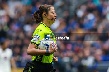 2024-04-28 - Referee Maria Sole Ferrieri Caputi seen in action during Serie A 2023/24 football match between FC Internazionale and Torino FC at Giuseppe Meazza Stadium, Milan, Italy on April 28, 2024 - INTER - FC INTERNAZIONALE VS TORINO FC - ITALIAN SERIE A - SOCCER