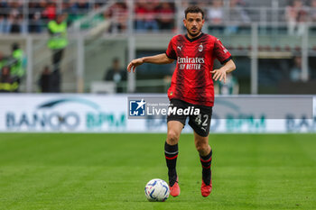 2024-05-05 - Alessandro Florenzi of AC Milan seen in action during Serie A 2023/24 football match between AC Milan and Genoa CFC at San Siro Stadium, Milan, Italy on May 05, 2024 - AC MILAN VS GENOA CFC - ITALIAN SERIE A - SOCCER