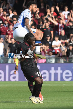 2024-05-06 - Loum Tchaouna of US Salernitana 1919 competes for the ball with Ederson of Atalanta BC during the Serie A Match between US Salernitana 1919 vs Atalanta BC at Arechi Stadium - US SALERNITANA VS ATALANTA BC - ITALIAN SERIE A - SOCCER