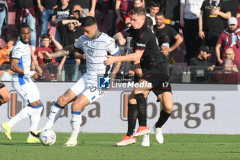 06/05/2024 - Gianluca Scamacca of Atalanta BC competes for the ball with Triantafyllos Pasalidis of US Salernitana 1919 during the Serie A Match between US Salernitana 1919 vs Atalanta BC at Arechi Stadium - US SALERNITANA VS ATALANTA BC - SERIE A - CALCIO
