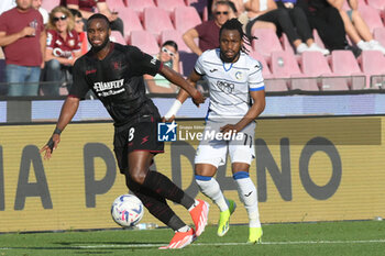 06/05/2024 - Ademola Lookman of Atalanta BC competes for the ball with Lassana Coulibaly of US Salernitana 1919 during the Serie A Match between US Salernitana 1919 vs Atalanta BC at Arechi Stadium - US SALERNITANA VS ATALANTA BC - SERIE A - CALCIO