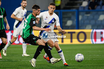 2024-05-04 - Benjamin Pavard (Inter) and Luca Lipani (Sassuolo) - US SASSUOLO VS INTER - FC INTERNAZIONALE - ITALIAN SERIE A - SOCCER