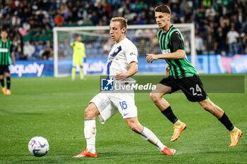 2024-05-04 - Davide Frattesi (Inter) and Daniel Boloca (Sassuolo) - US SASSUOLO VS INTER - FC INTERNAZIONALE - ITALIAN SERIE A - SOCCER