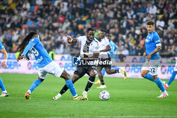 06/05/2024 - Napoli's Frank Anguissa in action against Udinese's Keinan Davis - UDINESE CALCIO VS SSC NAPOLI - SERIE A - CALCIO