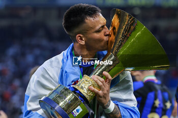 2024-05-19 - Lautaro Martinez of FC Internazionale poses with the Scudetto trophy during Serie A 2023/24 football match between FC Internazionale and SS Lazio at Giuseppe Meazza Stadium, Milan, Italy on May 19, 2024 - INTER - FC INTERNAZIONALE VS SS LAZIO - ITALIAN SERIE A - SOCCER