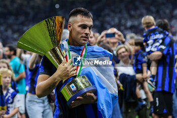 2024-05-19 - Lautaro Martinez of FC Internazionale celebrates with the Scudetto trophy during Serie A 2023/24 football match between FC Internazionale and SS Lazio at Giuseppe Meazza Stadium, Milan, Italy on May 19, 2024 - INTER - FC INTERNAZIONALE VS SS LAZIO - ITALIAN SERIE A - SOCCER