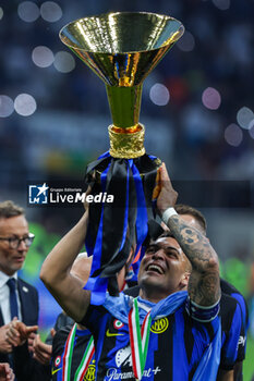 2024-05-19 - Lautaro Martinez of FC Internazionale celebrates with the Scudetto trophy during Serie A 2023/24 football match between FC Internazionale and SS Lazio at Giuseppe Meazza Stadium, Milan, Italy on May 19, 2024 - INTER - FC INTERNAZIONALE VS SS LAZIO - ITALIAN SERIE A - SOCCER